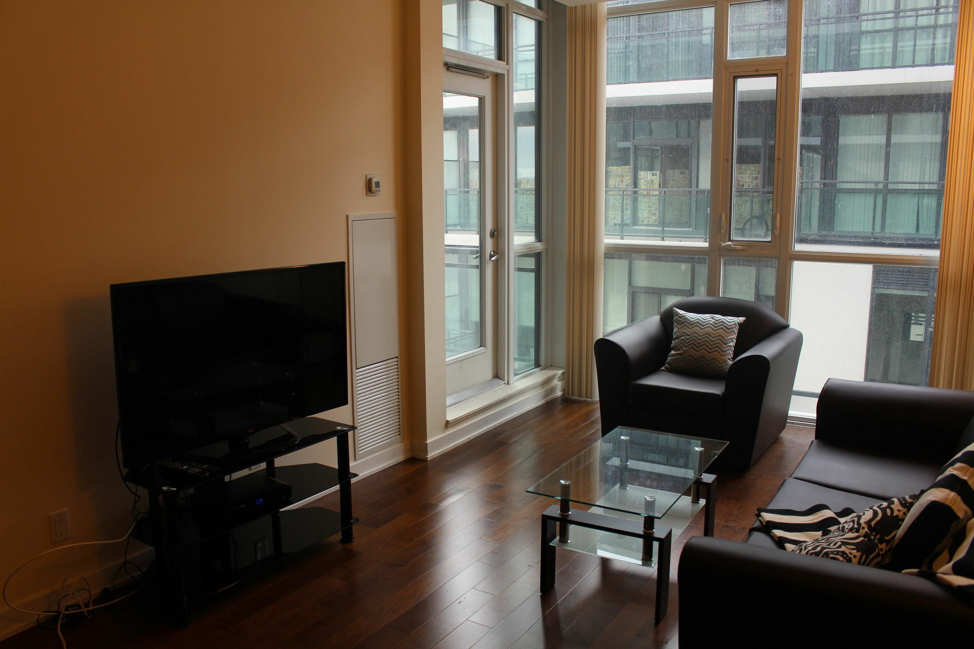 Custom Luxury Suite - By Elite Suites Mississauga Eksteriør billede